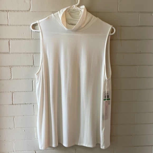 Court & Rowe sleeveless turtleneck top off white - Picture 2 of 5